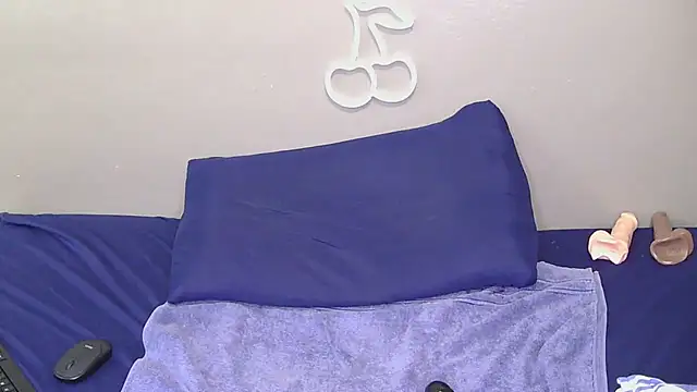 Serafynn's cam snapshot