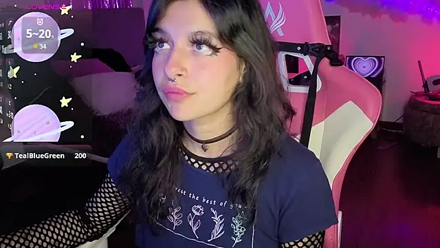 larah_uwu's cam snapshot