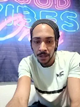 Mikaaa97 live sex cam