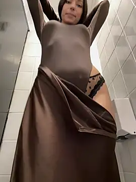 -_MiaQueen_- live sex cam