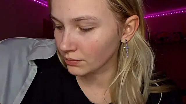 KarinRobertson live sex cam