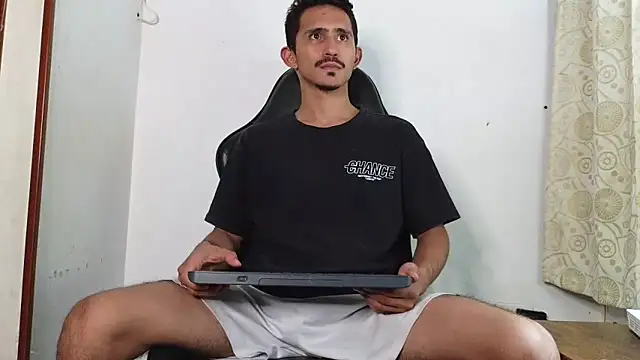 HomeAloneK's cam snapshot