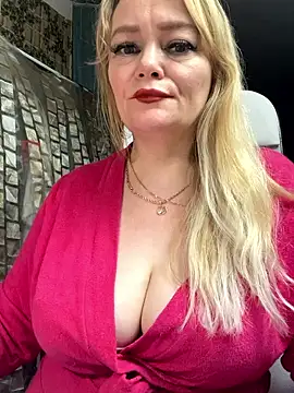 Sweet-blonde's cam snapshot