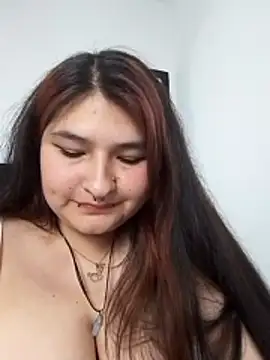 LauraHorny69's cam snapshot