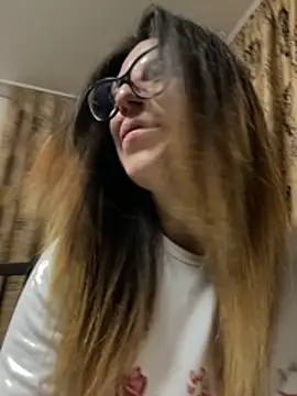 NadiraNoor live sex cam