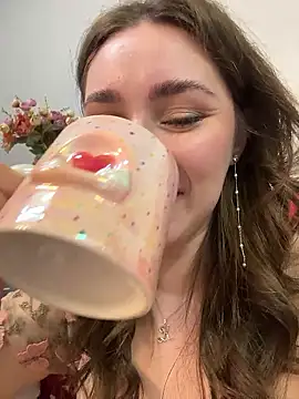 KiraBarlows live sex cam