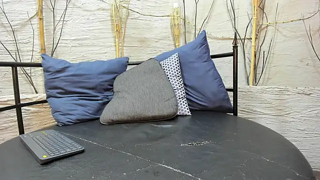 Maxcole_07's cam snapshot