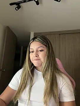 lunablossom_'s cam snapshot