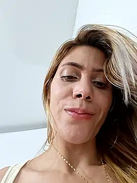 Elianasuarezz's cam snapshot