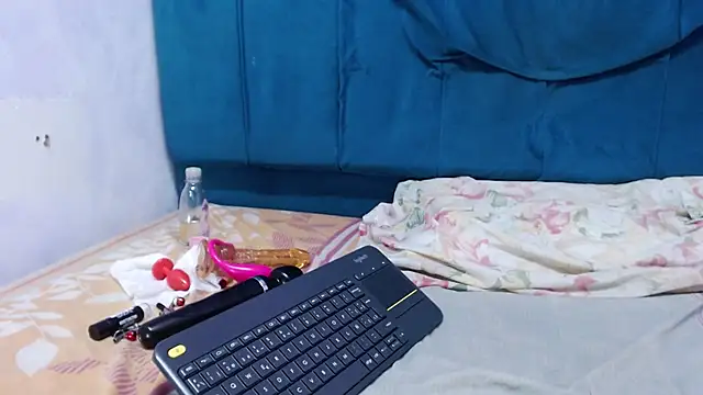 andrea_lopeez's cam snapshot