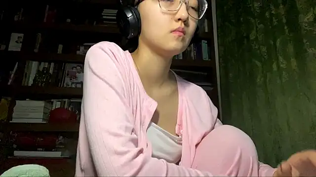 LinaClous live sex cam