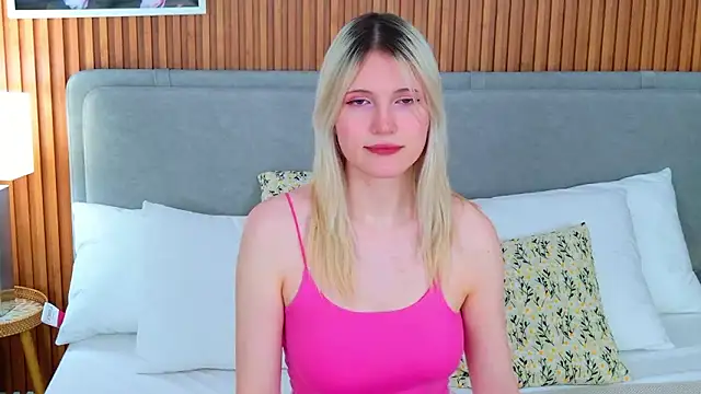 NellieLoyns's cam snapshot