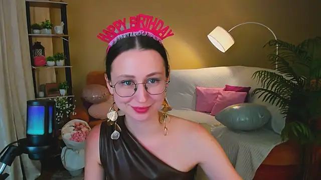 YourLovellyStory's cam snapshot