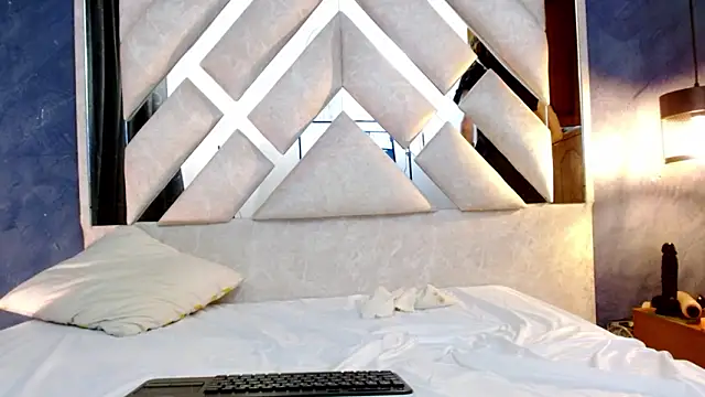 bella_volup's cam snapshot