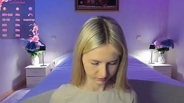 Julie_Blaze's cam snapshot