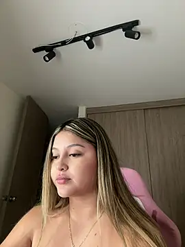 lunablossom_'s cam snapshot