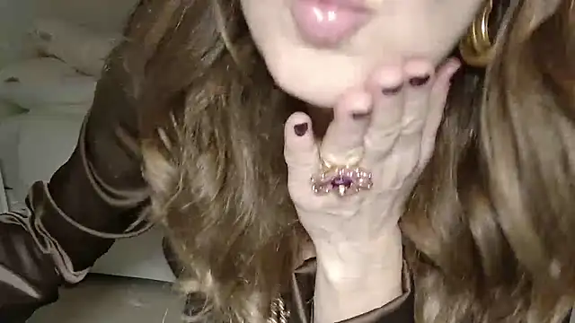 amara_2022's cam snapshot