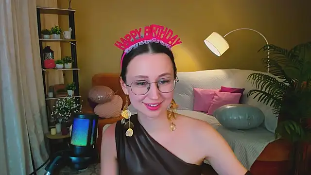 YourLovellyStory's cam snapshot