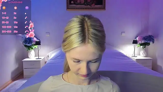 Julie_Blaze's cam snapshot