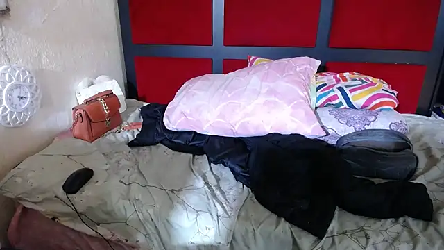 MaximTease24's cam snapshot