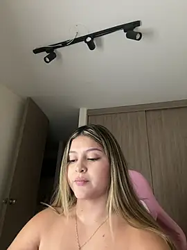 lunablossom_'s cam snapshot