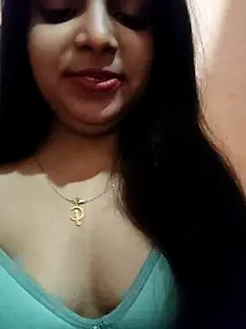 Maahhii_2 live sex cam