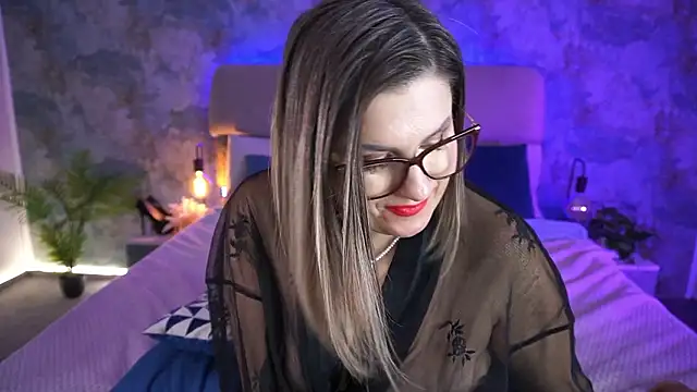 KiraRoxx live sex cam