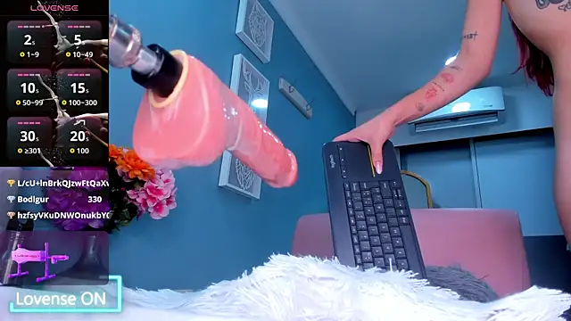 Luna_Raay's cam snapshot