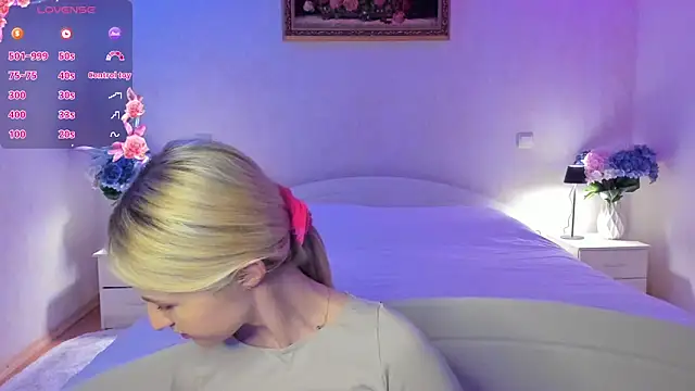 Julie_Blaze's cam snapshot