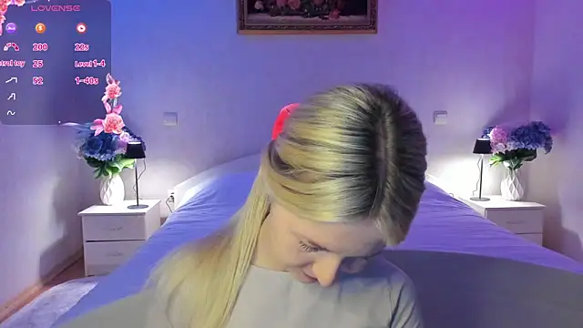 Julie_Blaze's cam snapshot