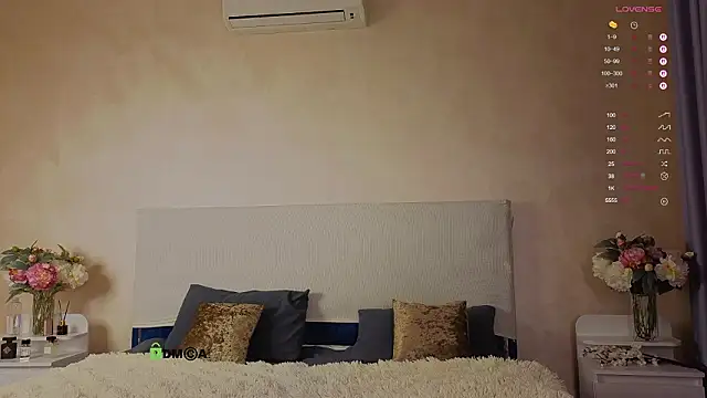 _sophielov's cam snapshot