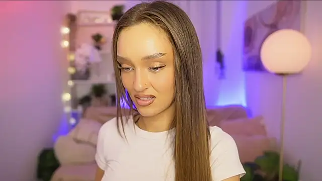 Clara_Nia's cam snapshot