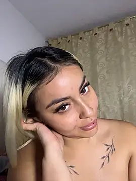 Elina_Hills's cam snapshot