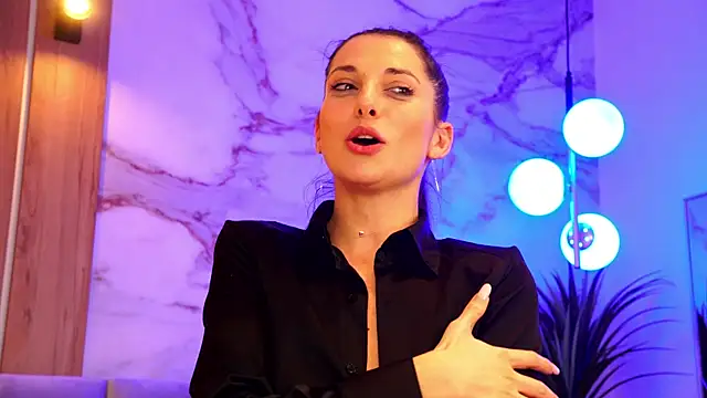 EllyLynn's cam snapshot