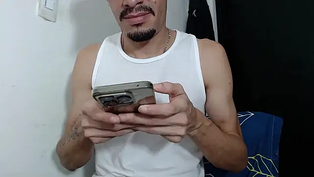 LATINMONSTER26CM live sex cam