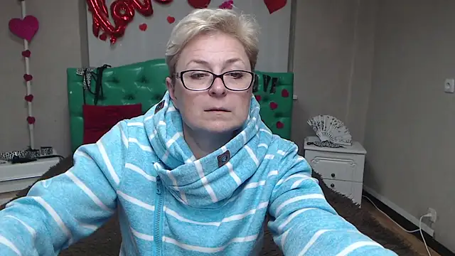 EmiliaGree live sex cam