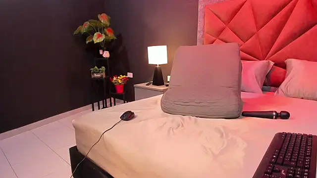 mia_milff's cam snapshot