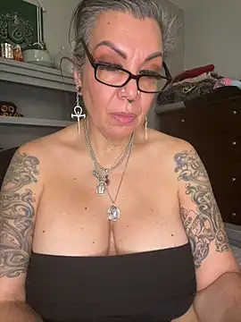 dieseldame1313's cam snapshot