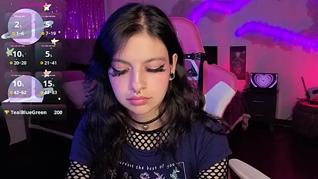 larah_uwu's cam snapshot