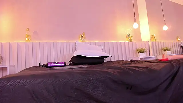 Naomy_gyal's cam snapshot