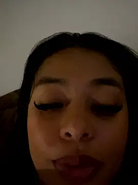 PUSHYLATE live sex cam