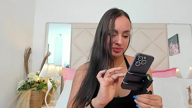 LuciaBenett_'s cam snapshot