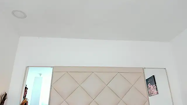 LuciaBenett_'s cam snapshot