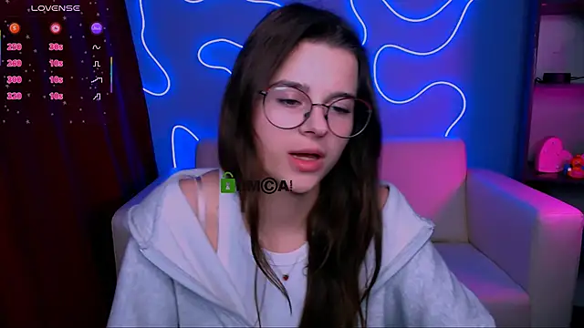 berry_alma's cam snapshot