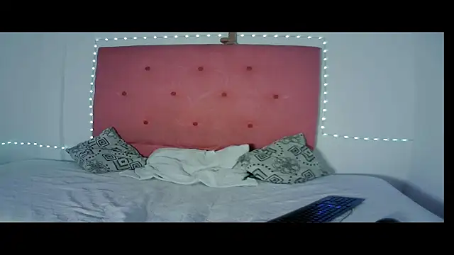 Mia_Suarez7's cam snapshot