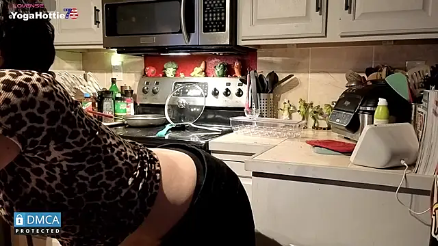 YogaHottie76's cam snapshot