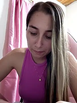 Iris_love18's cam snapshot