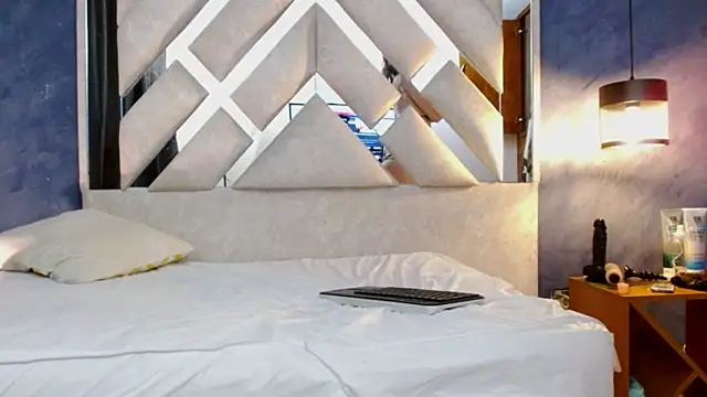 bella_volup's cam snapshot