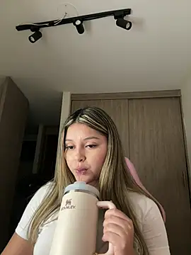 lunablossom_'s cam snapshot