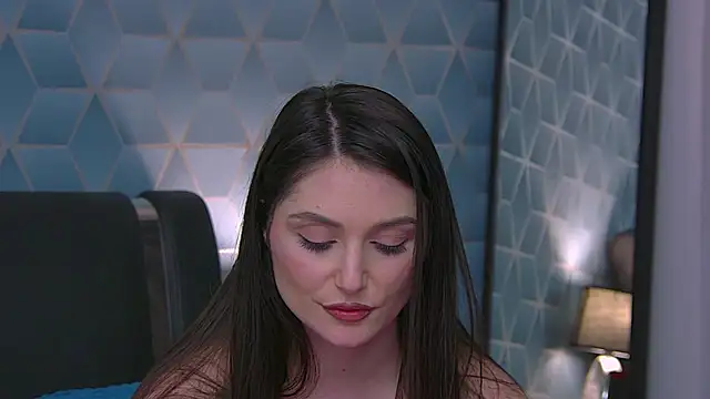 KassieWeins live sex cam